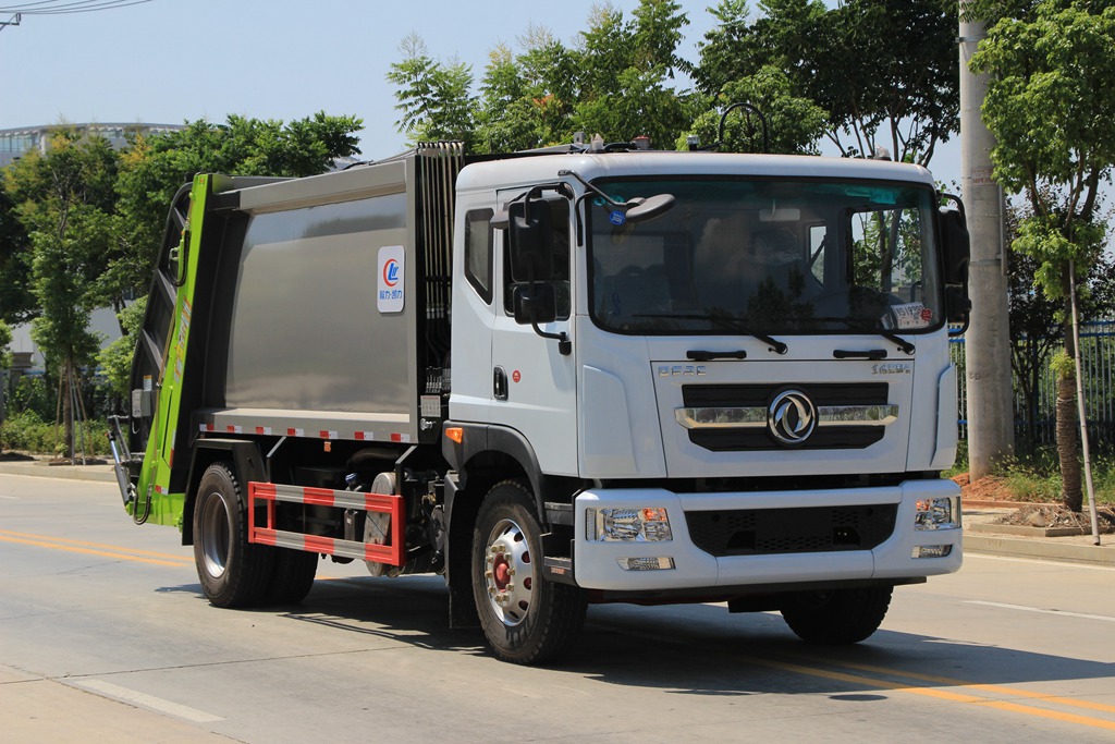 東風(fēng)D9壓縮垃圾車(chē)
